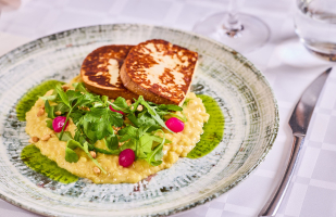 saffron risotto with grilled „gomolya” sheep chees